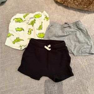Old Navy -  2 baby boy shorts 6-12m